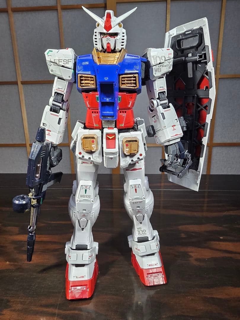 RX-78-2 unleashed ガンダム PG 1/60　(組み立てずみ)