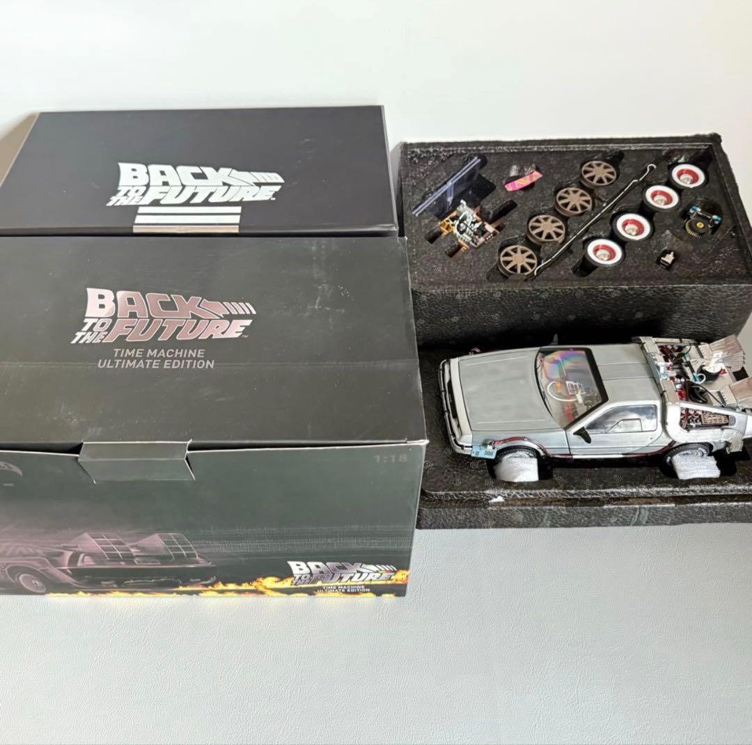 デロリアン 1/18スケール モデル Hot Wheels