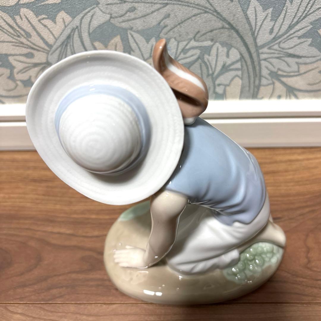 【美品】NADAL 陶器人形 リスに囁く少女