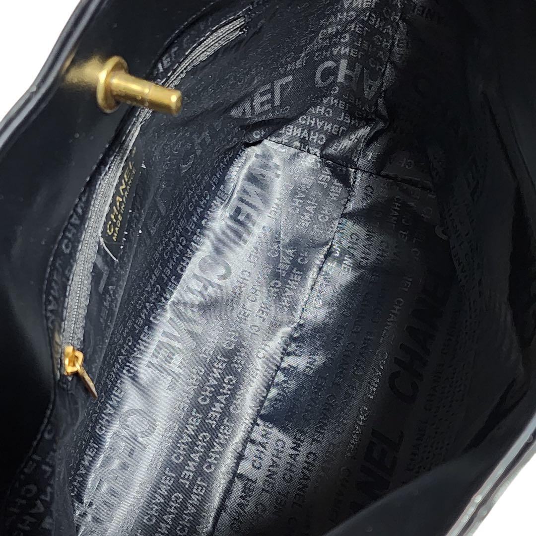 CHANEL　　キルティング　ゴールドチェーン