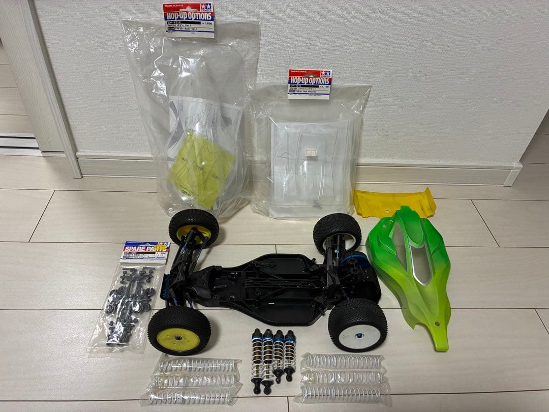 タミヤ　希少TRF201中古シャーシ、新品ボディセット