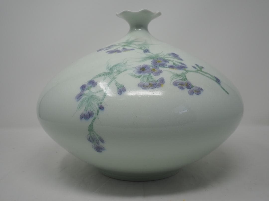 青白磁　染彫　壺　中尾恭純　中仙窯　有田焼