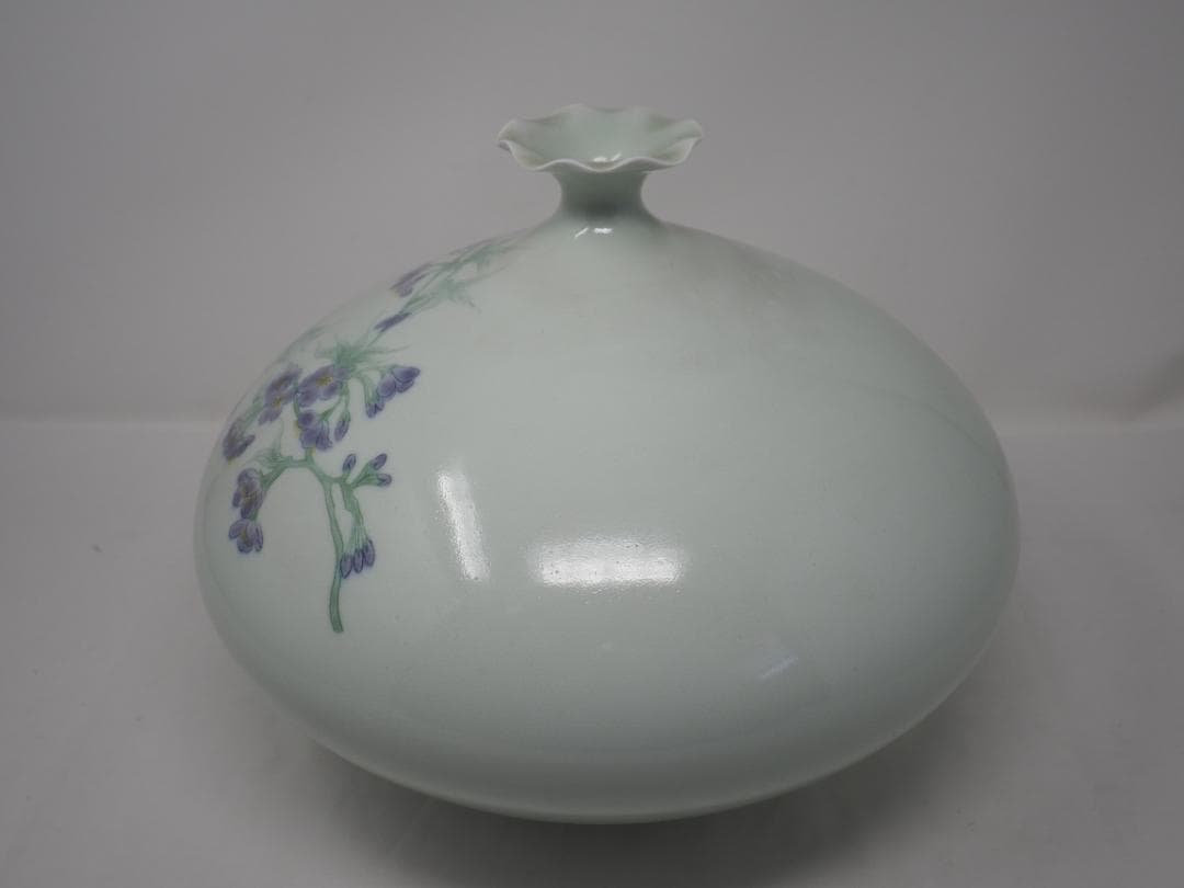 青白磁　染彫　壺　中尾恭純　中仙窯　有田焼