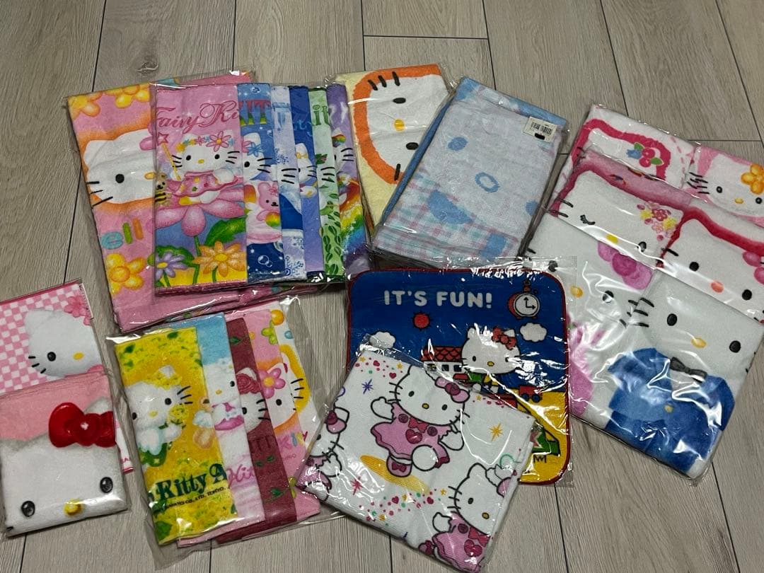 ハローキティハンカチ／タオル 22枚