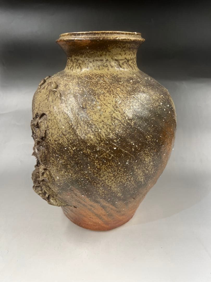 信楽焼　松竹梅￼山水水車人物彫 細密洞窑窑彫 手捻花瓶 希少品 送料込み