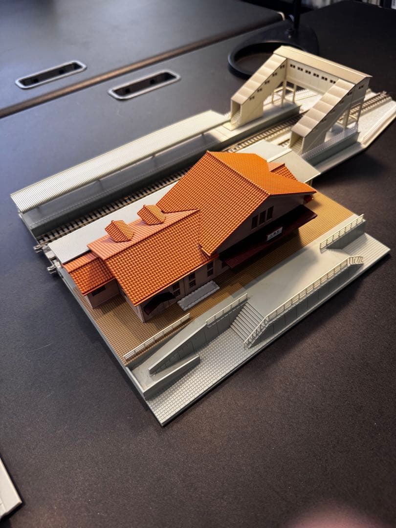 KATO 複線プレート地上駅舎+複線プレート対向式ホーム+跨線橋