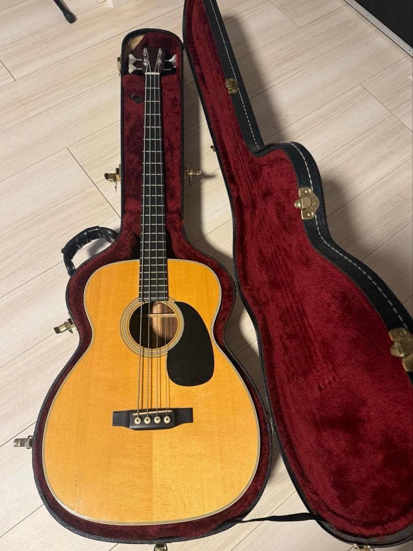 Martin B-1エレキアコースティックベース　ハードケース付