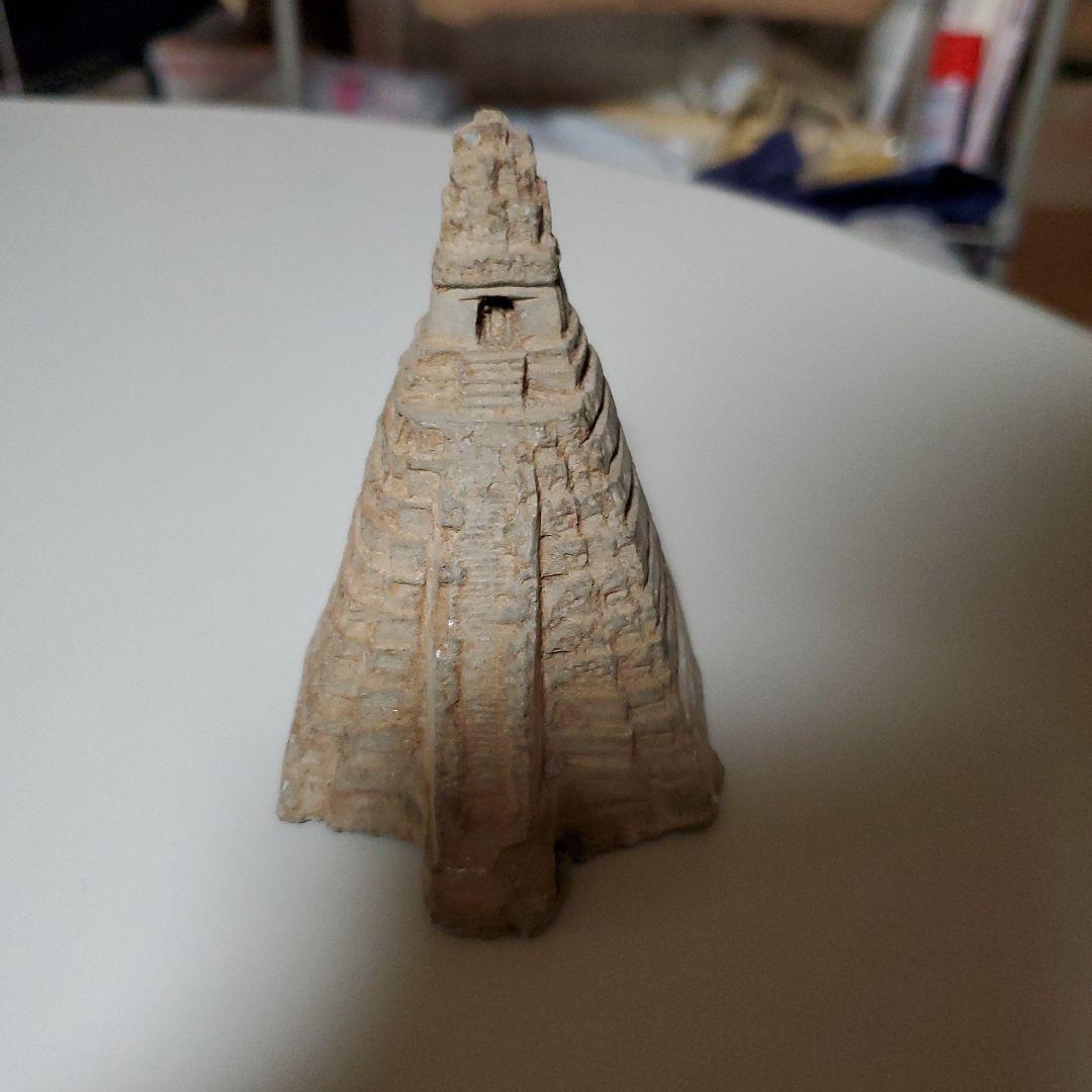 ティカル1号神殿石作り模型　高さ10cm、横7cm