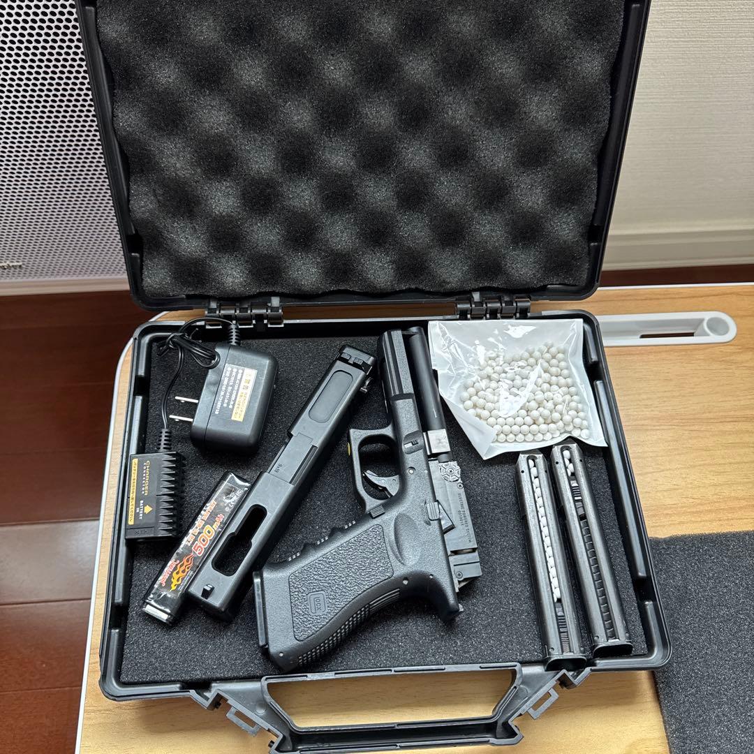東京マルイ　電動グロック18c バッテリー充電器、ガンケース、マガジン2つ付き
