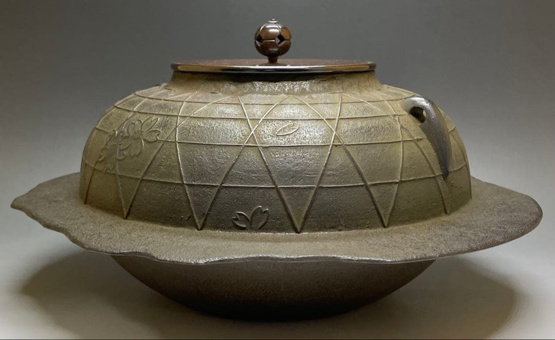 十二代　和田美之助　桜川透木釜　炉用透木　共箱　共布　共布(釜釻) W22