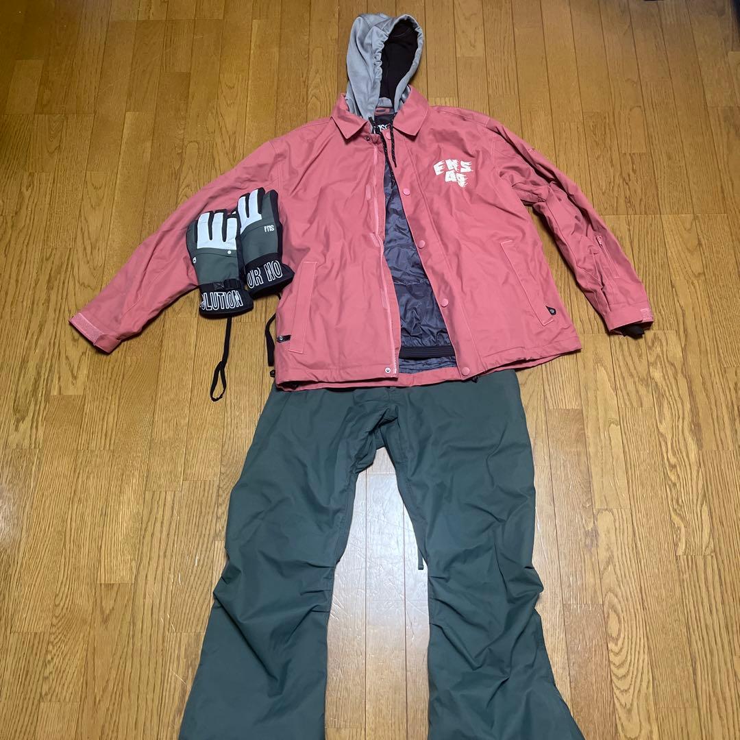 スノーボードウェアセット（ジャケット・パンツ・手袋）