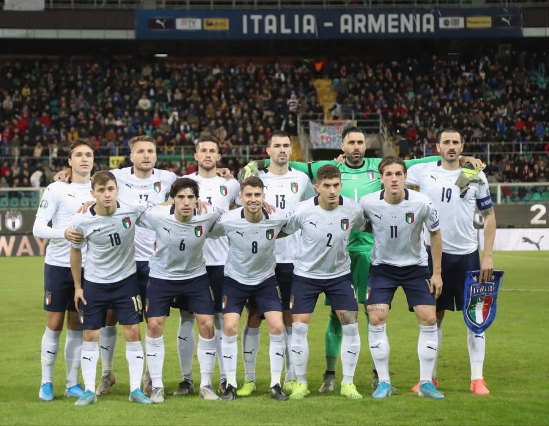 EURO2020予選 選手支給用シャツ ザニオーロ ルネサンスモデル