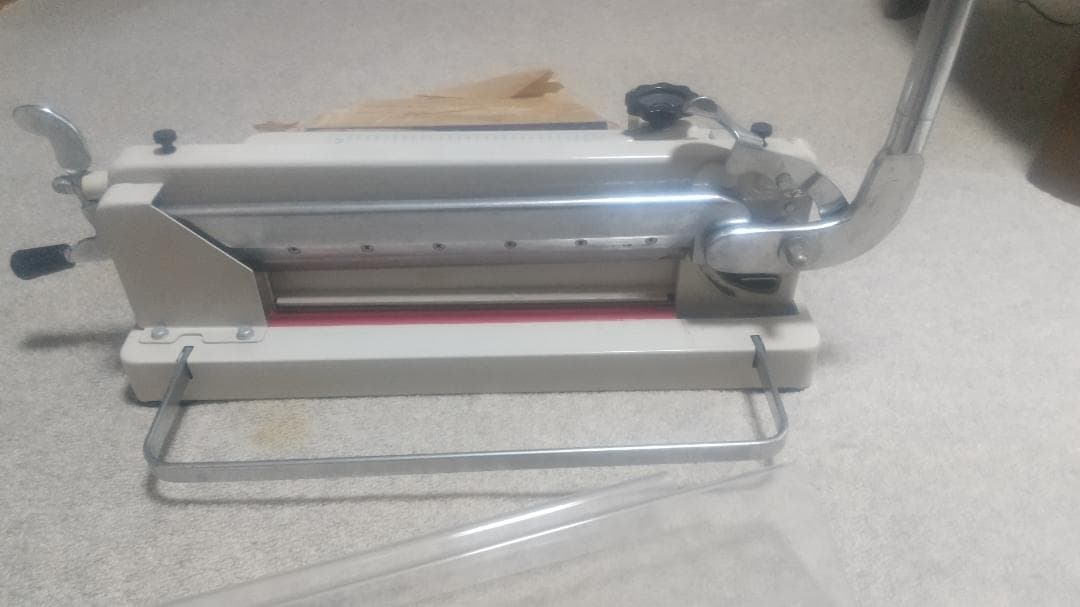 裁断機 A4サイズ 定規付き858A4ペーパーカッター