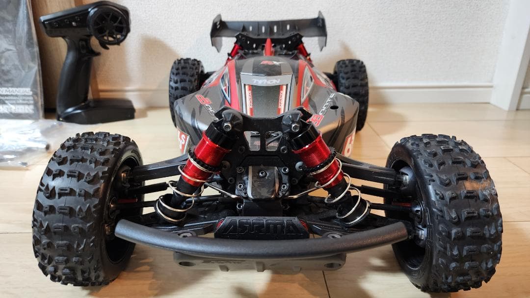 ARRMA TYPHON 6S V5 1/8 社外品チタンシャーシなどを装備