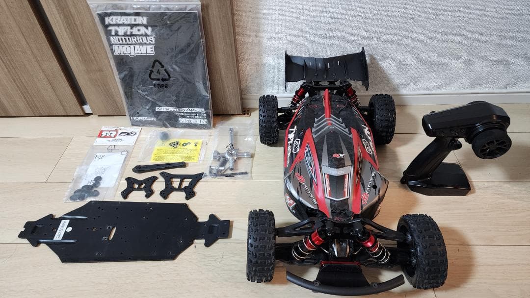 ARRMA TYPHON 6S V5 1/8 社外品チタンシャーシなどを装備