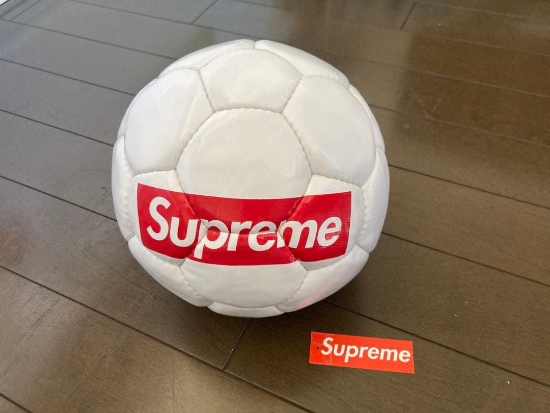 新品未使用☆Supremeサッカーボール☆アンブロ☆シュプリーム小物☆インテリア
