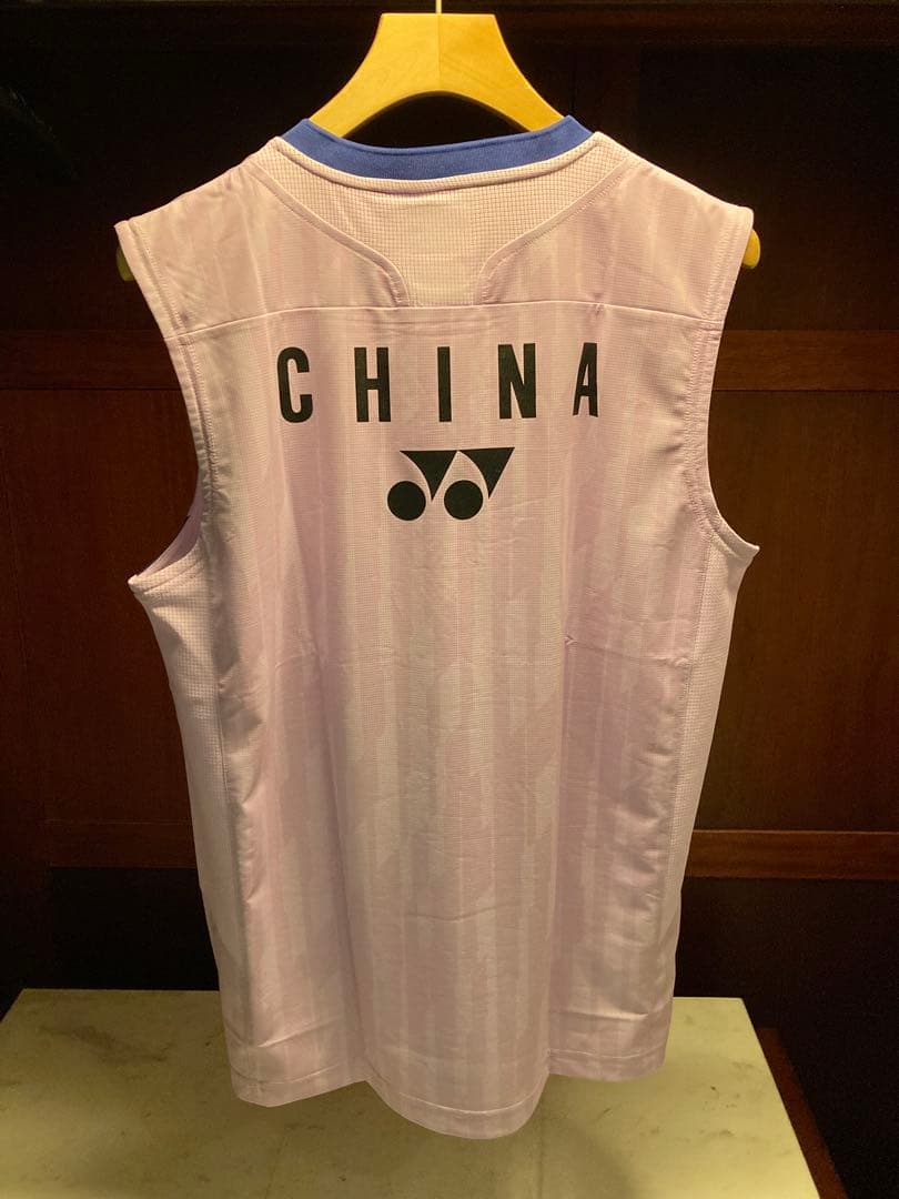 日本製　YONEX 2025-2026中国代表　ノースリーブシャツ XL 新品