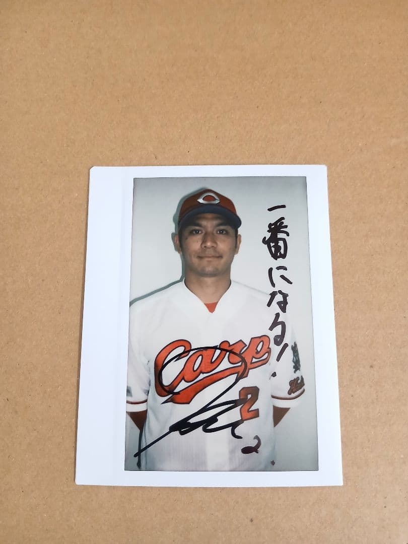 カープ　田中広輔　サイン入りチェキ