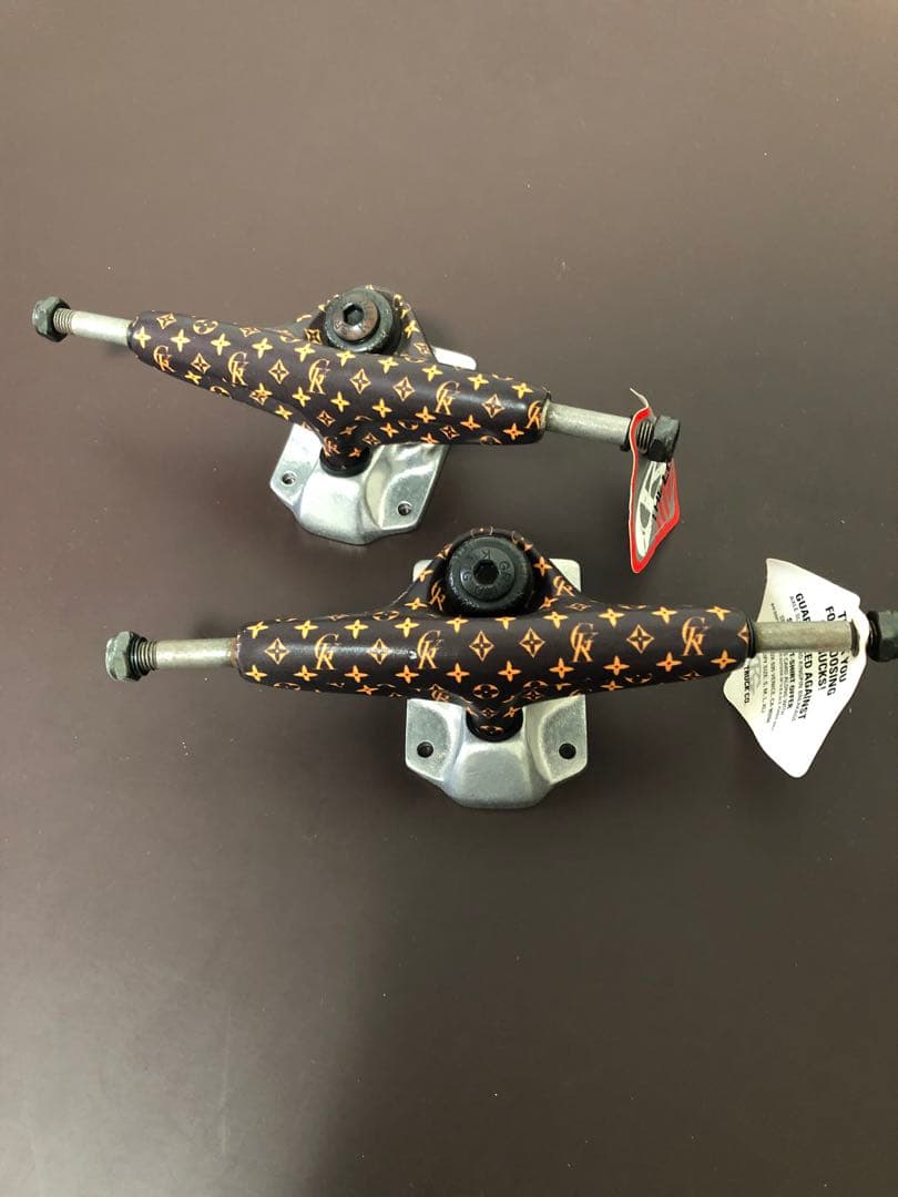 スケートボード GRIND KING TRUCK