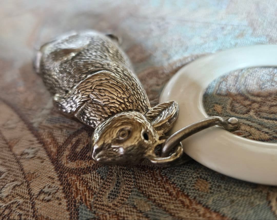 英国 シルバー ベビーラトル ヴィンテージ　アンティーク ウサギ イギリス 雑貨