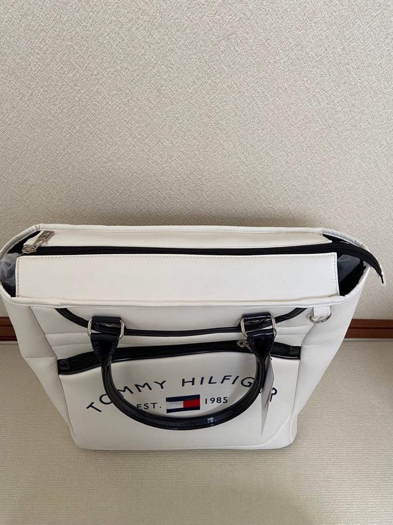 新品未使用 トミーヒルフィガー ゴルフバッグ トートバッグ 大容量 ホワイト