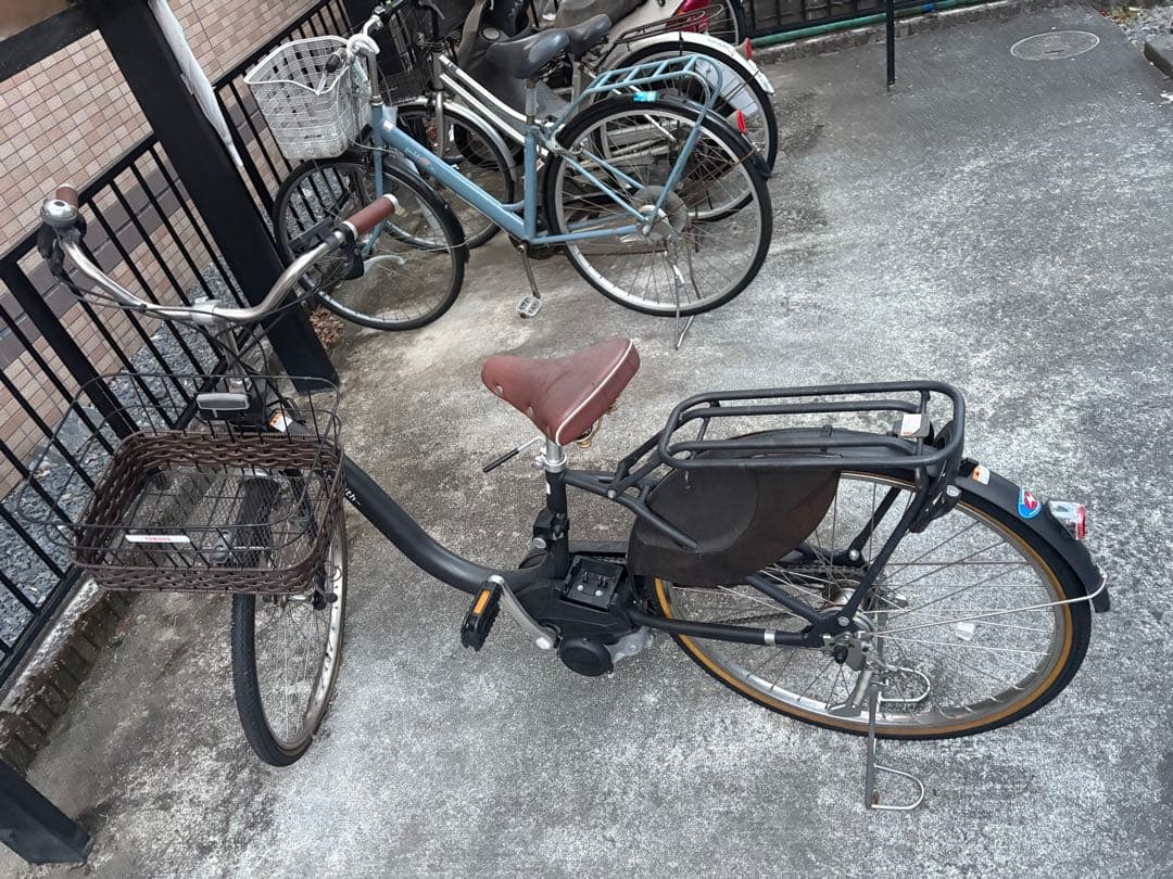 電動アシスト自転車 黒 茶色シート 充電器付