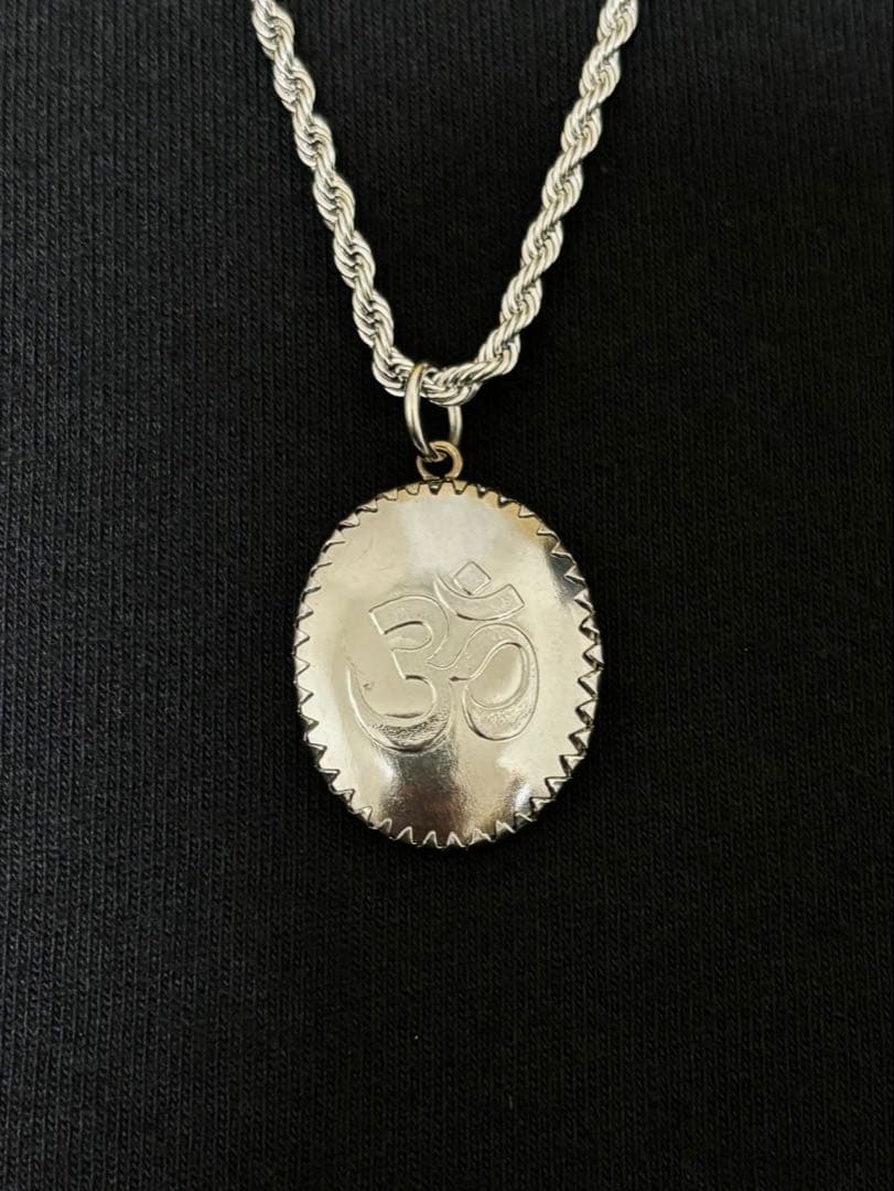 《週末価格》藤井風さん　オームペンダント 女神ラクシュミー〈ピンク〉