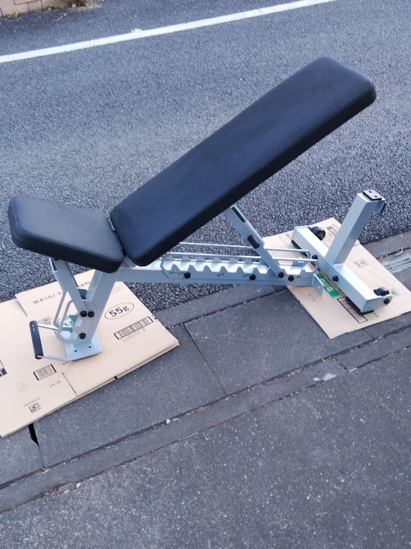 mbc アジャスタブル ペンチ　この商品は3万8500円です。