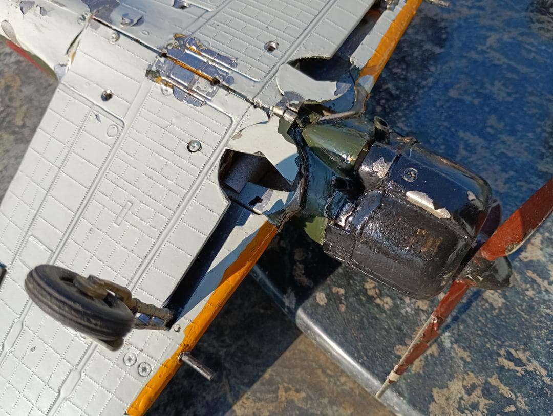 １６０４）ずっしり重いダイカスト製　ゼロ戦？　２機まとめて　難あり