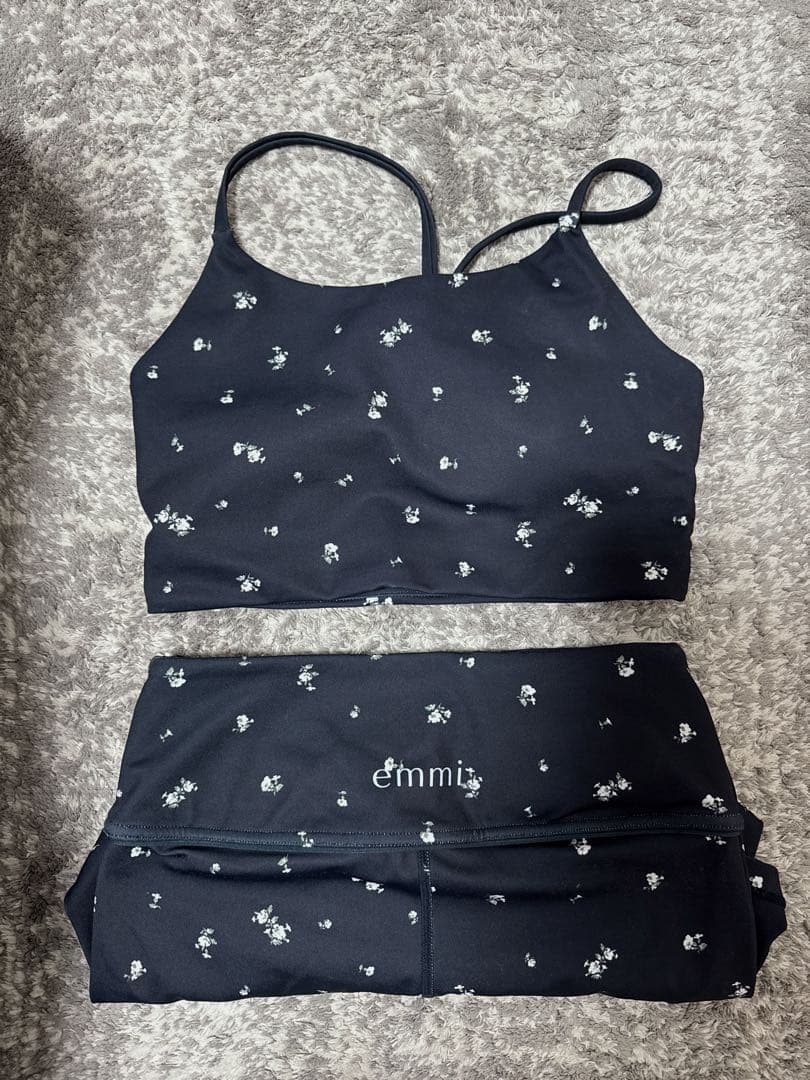 ミニフラワーUVカットブラトップ　ミニフラワーUVカットレギンス　セット　エミ