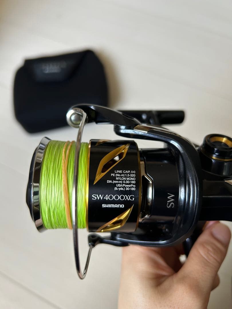 SHIMANO SW4000XG スピニングリール 専用ケース付き