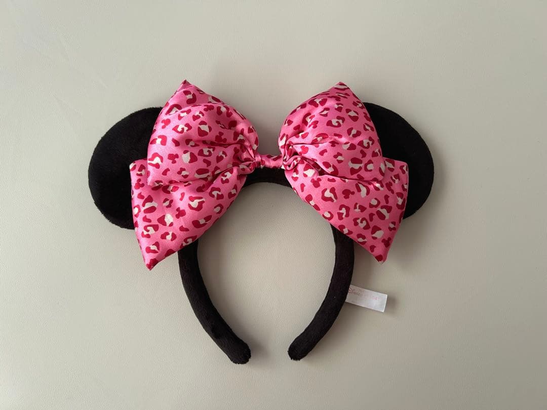 ディズニーカチューシャ　ミニーヒョウ柄　リボン　カチューシャ