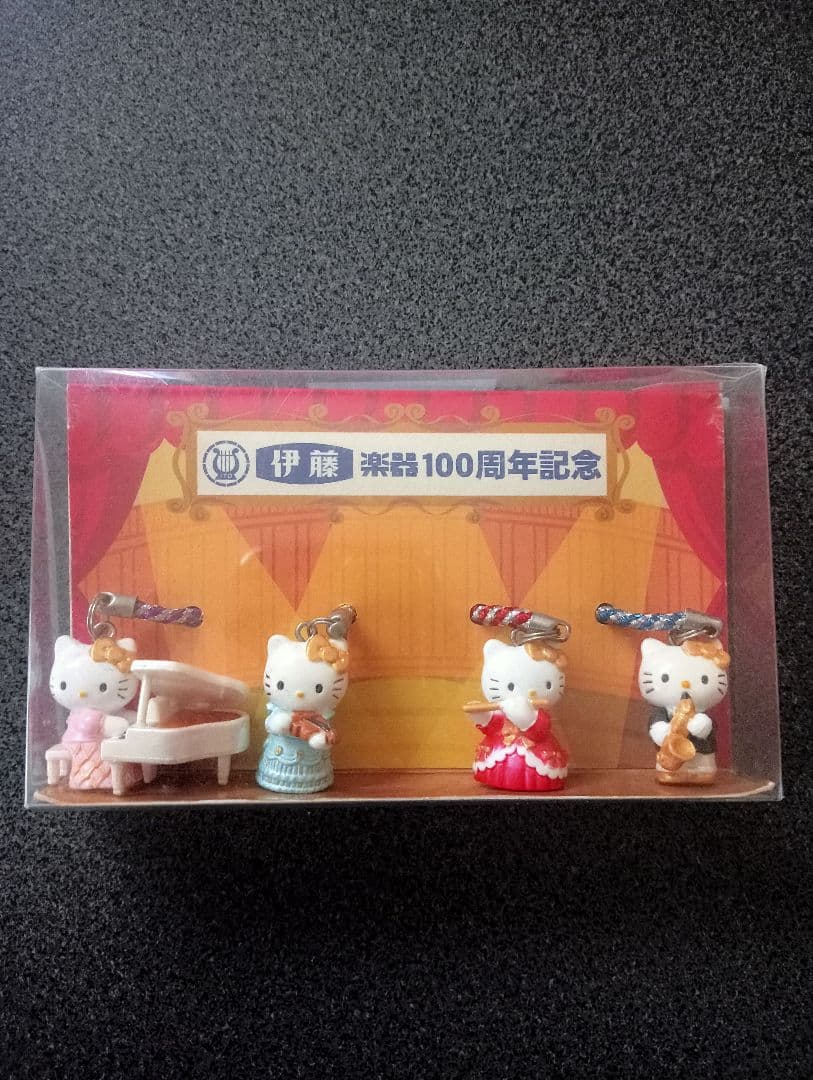 d*9様 伊藤楽器限定　ハローキティ　ストラップ 4個セット