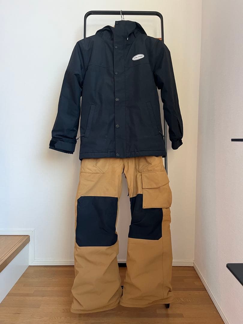 VOLCOM 子供用 スノーボードウェア 上下セット S