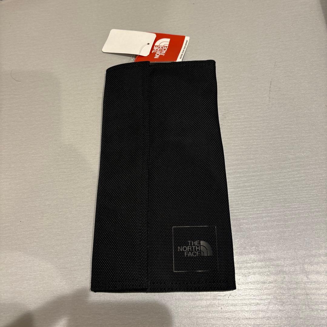 新品限定完売！ノースフェイスシャトルトラベルウォレット/ブラックパスポートケース