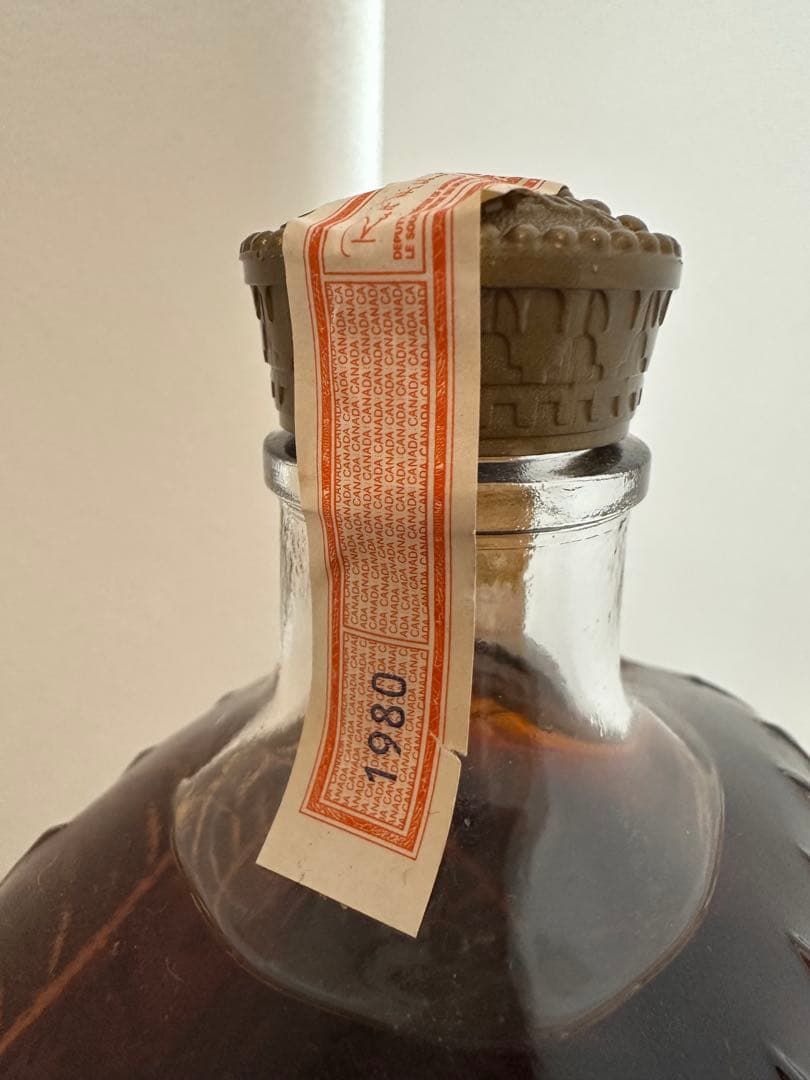 ウイスキー CROWN  fine deluxe 1.14L