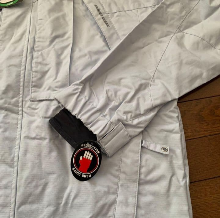 【新品未使用】スキーウェア Lサイズ フード付き 上下セット シルバー ブラック