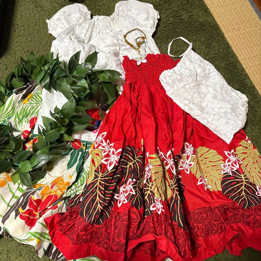 フラダンス用赤いスカートとレイ、ネックレスセット　写真のもの全てセットです