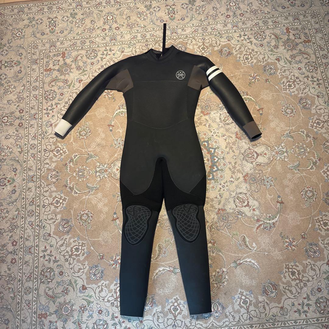 FELIXION ブラック長袖フルスーツ　キッズ　150