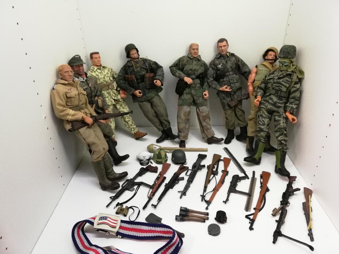 21ST CENTURY TOYS　ミリタリーフィギュアと他の種類　８体