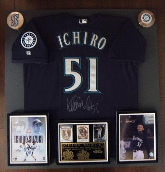 イチロー直筆サイン入り2004年Alternate jersey(額入り)