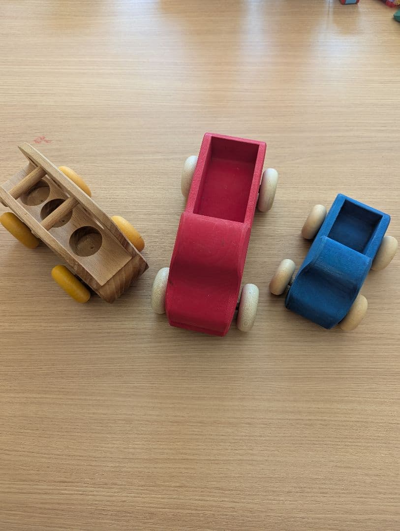 木製カラフル車おもちゃ3台セット　グリムス