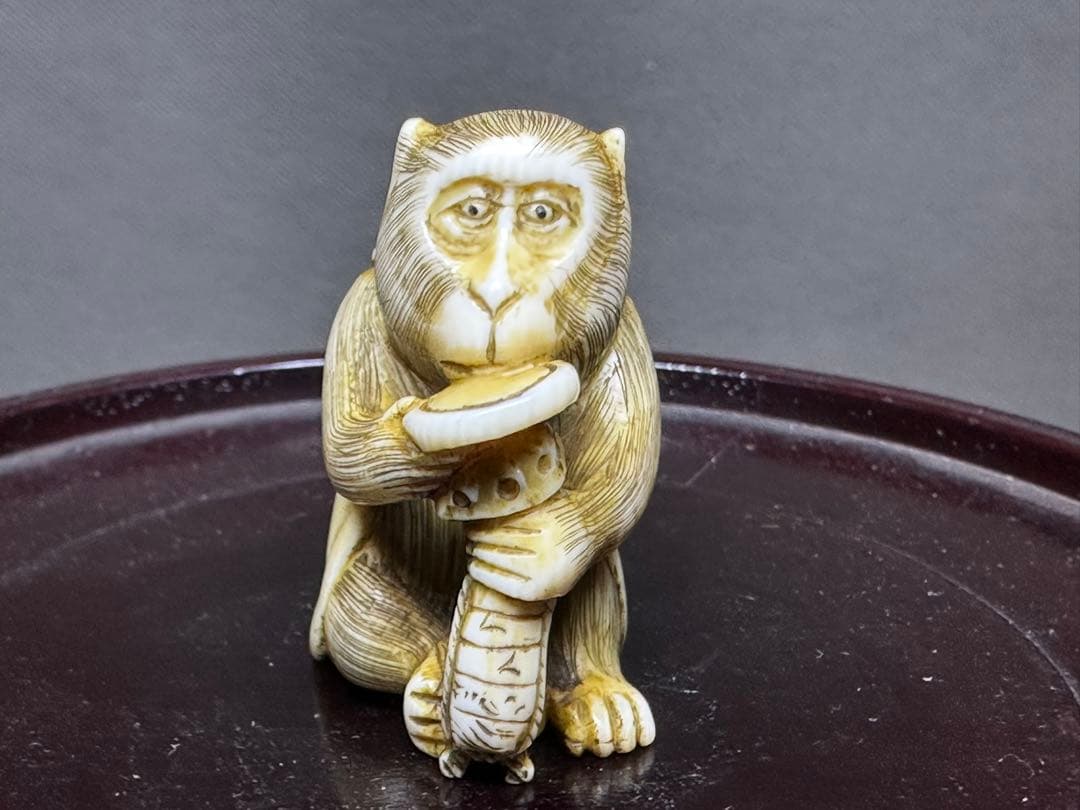根付　猿　アンティーク　置物　骨董　飾り物根付　古美術品　 置物　細密細工