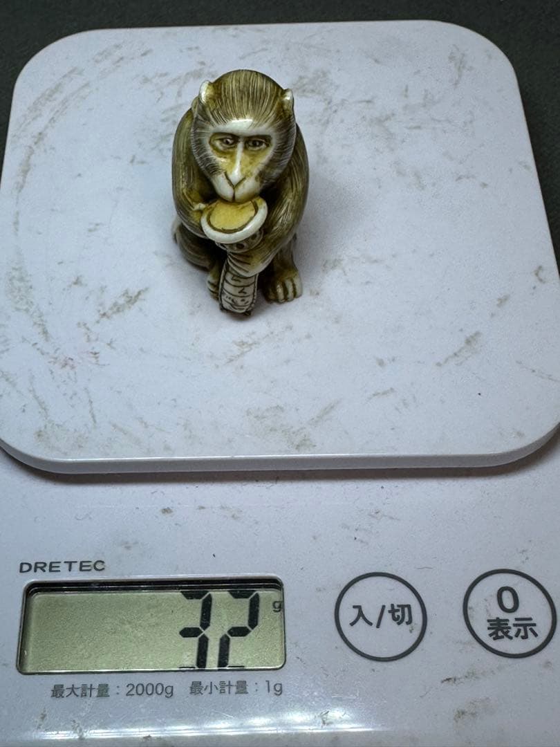 根付　猿　アンティーク　置物　骨董　飾り物根付　古美術品　 置物　細密細工