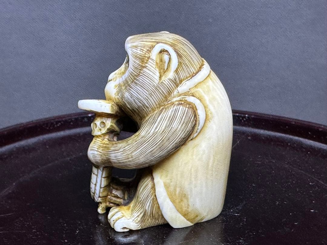 根付　猿　アンティーク　置物　骨董　飾り物根付　古美術品　 置物　細密細工