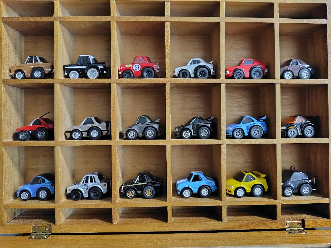 ミニカーチョロＱスカイライン18台セット