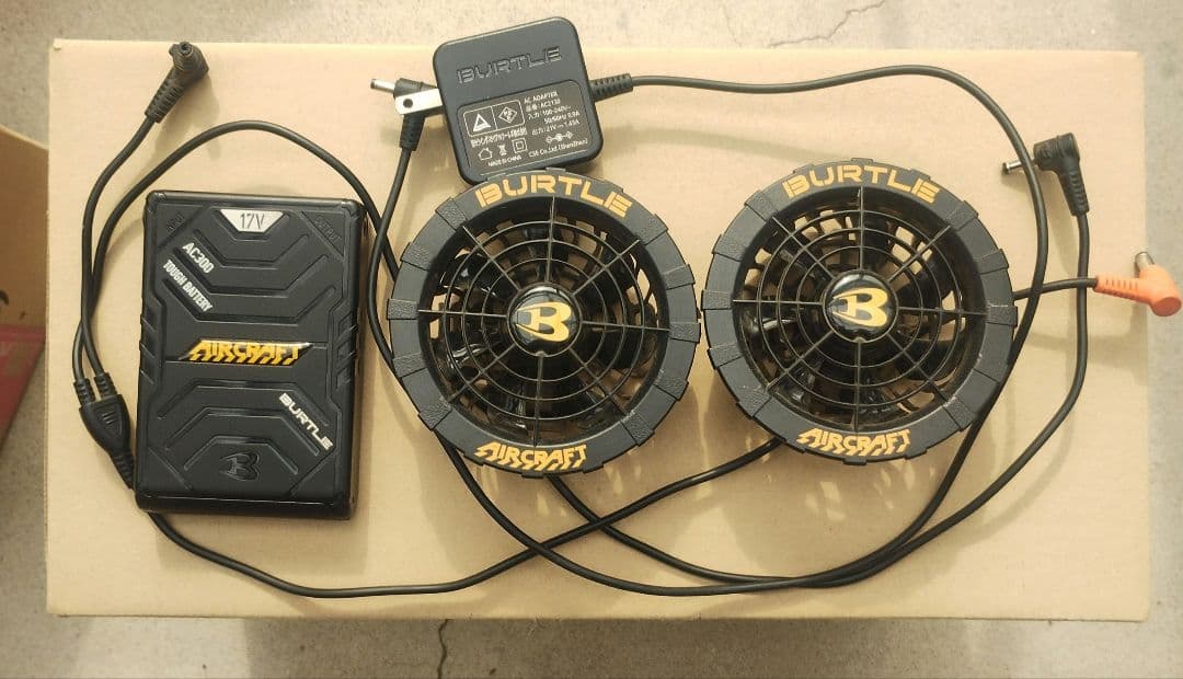 @@BURTLE AIRCRAFT 17V バッテリー（充電器付き）＆ファン@@