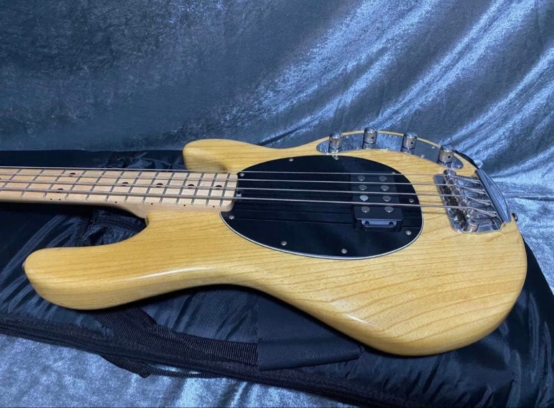 美品 Sterling by Musicman Ray34