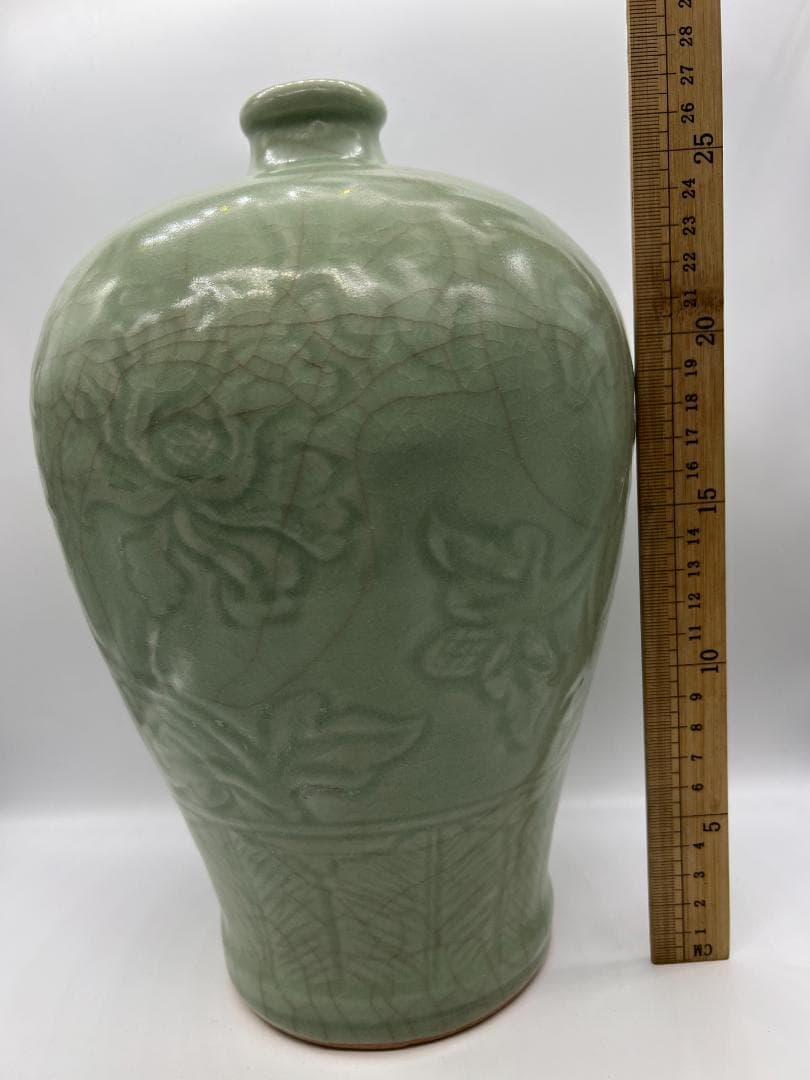 宋時代　龍泉窯　梅子青 青磁 刻牡丹花文大梅瓶 花入　花瓶　茶道具(B-20)