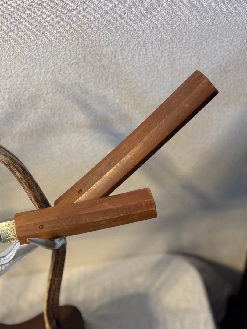 白鞘模造刀ドラゴン彫刻入り波形刃の刀2本